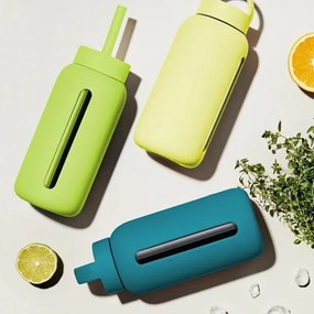 Svetložltá cestovná fľaša 720 ml Sunny Lemonade – Muuki