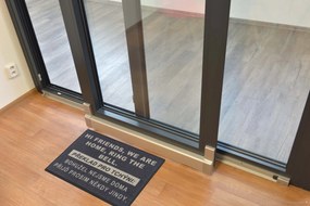 GDmats, Rohožka HI FRIENDS 40x60 cm – na von aj na doma, 40x60, šedá