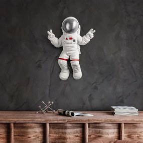 Nástenná dekorácia 47x35 cm astronaut strieborná