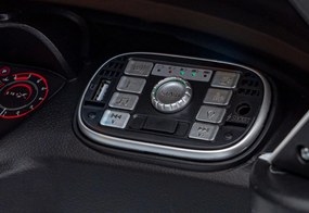 Ramiz Aston Martin DBX na batérie pre deti Biely + diaľkové ovládanie + EVA + pásy + pomalý štart + LED zvuk