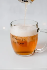 Bella Rose Sklenený pohár na pivo Hlavne sa nep♥srať