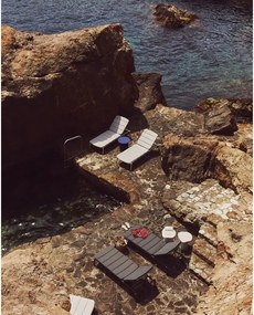 Čierne kovové záhradné ležadlo Marcona – Kave Home