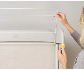 Béžový sušiak na bielizeň 14 m Eclipse – Joseph Joseph