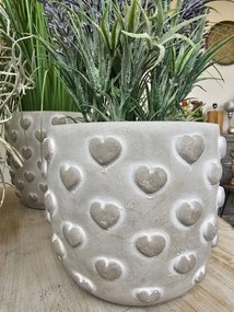 Šedý antik cementový obal na kvetináč s 3D srdiečkami Conc Heart M - Ø 14*12cm