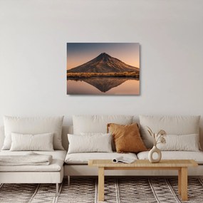 Sklenený obraz odrazu hory Taranaki, Nový Zéland (70x50 cm)