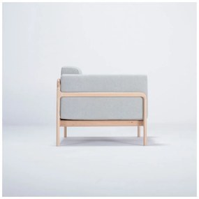 Kreslo s konštrukciou z dubového dreva s modrosivým textilným sedadlom Gazzda Fawn