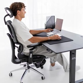 Elektrický výškovo nastaviteľný stôl Mark Adler Leader 7.6 čierny