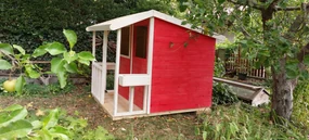 Detský drevený domček KARKULKA s terasou (1,6 × 1,85 m)