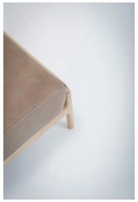 Svetlohnedá podnožka z byvolej kože s konštrukciou z masívneho dubového dreva Gazzda Fawn