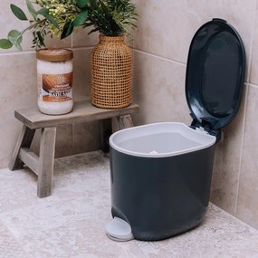 Tmavosivý nášľapný plastový odpadkový kôš 3,5 l – Addis