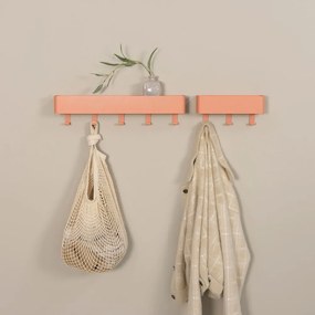 Kovový nástenný vešiak v lososovej farbe s poličkou Dax Play – Spinder Design