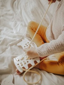 Montessori drevená prepletacia hračka - lama