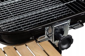 Veľký záhradný gril s nastaviteľným roštom, drevenými policami