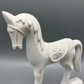 Drevený biely koník