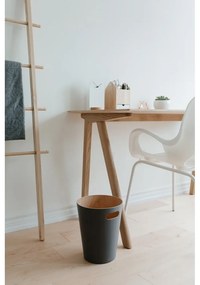 Tmavosivý drevený odpadkový kôš 7,5 l Woodrow – Umbra
