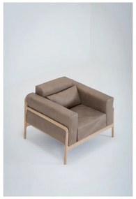 Svetlohnedé kreslo z byvolej kože konštrukciou z masívneho dubového dreva Gazzda Fawn