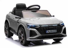 Ramiz Audi SQ8 vozidlo Sivá