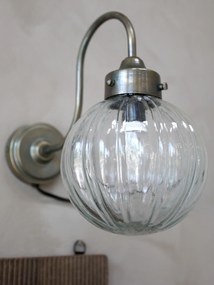 Bronzová antik nástenná lampa so sklenenou guľou French - 28*15*28cm/ E14
