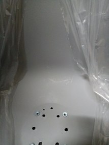 AKCIA Svetlosivá stolička BALI MARK s bukovými nohami II. akosť