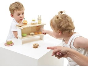 Drevený stánok s pečivom a tortičkami