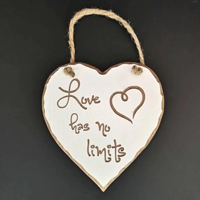 AMADEA Drevená dekorácia srdca s rytým textom Love has no limits 16 cm