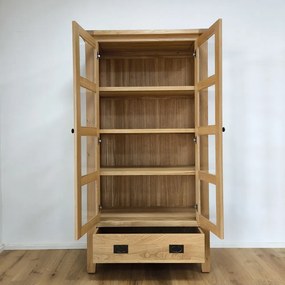 Široká vitrína z masívu s presklenými bokmi a zásuvkou, 100x48x180 cm