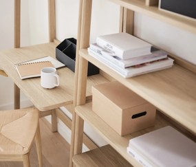 Polica so sekretárom