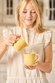 Žltý keramický hrnček s vrúbkami MYNTE LEMONADE