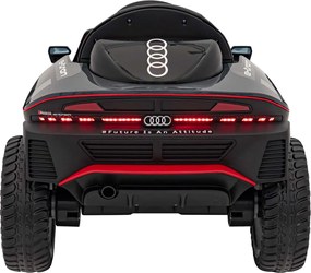 Ramiz Vozidlo Audi RSQ E-TRON sivé