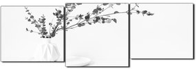 Obraz na plátne - Vetva eukalyptu v bielej váze na bielom pozadí - panoráma 5272QD (120x40 cm)
