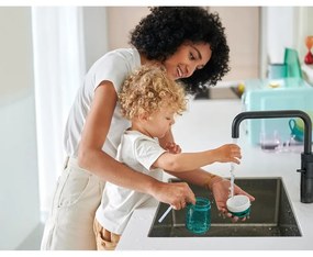 Tritánový detský hrnček v bielej a svetlozelenej farbe 300 ml Little farm – Mepal