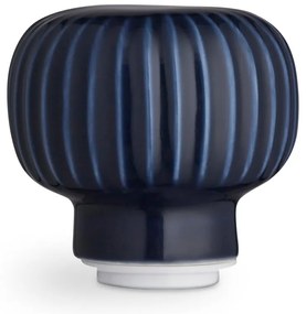 Mlynček z dubového dreva na korenie s tmavomodrým detailom z porcelánu Kähler Design Hammershoi, výška 17,5 cm
