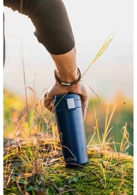 Tmavomodrý cestovný termohrnček Vialli Design Fuori, 400 ml