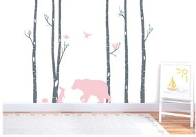 Úžasná detská nálepka na stenu s motívom ružového medveďa a lesa