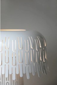 Biela stolová lampa s kovovým tienidlom (výška 38 cm) Verbera – Markslöjd