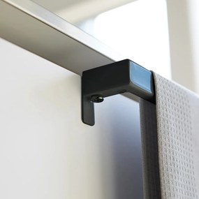 Čierny závesný držiak na kuchynské utierky Tower – YAMAZAKI