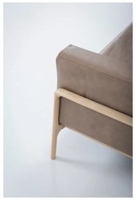 Svetlohnedá pohovka z byvolej kože s konštrukciou z dubového dreva Gazzda Fawn, 240 cm