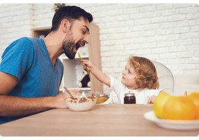 Ricokids Detská jedálenská stolička so stolíkom Milo sivá