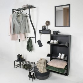 Kovový nástenný vešiak v striebornej farbe s poličkou 75 cm Carve – Spinder Design