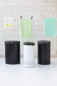 Kôš na bielizeň 60 l Brabantia s čiernym poklopom biely