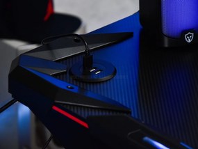 PC stolík Matts Led (čierna). Vlastná spoľahlivá doprava až k Vám domov. 1109786