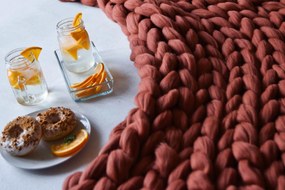 Mega pletená merino deka – tehlová