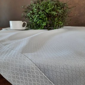 Luxusný obrus Jowita lurex 140 × 180 cm – biela/strieborná