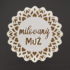 AMADEA Drevený podtácok okrúhly text "milovaný muž", priemer 10,5 cm, český výrobok