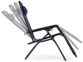 Lehátko tmavomodrej farby