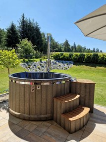 Celoročná záhradná vírivka s drevenou hydromasážou, horúci sud