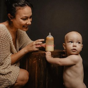 SUAVINEX - dojčenská fľaša 240 ml M Colour ESSENCE - okrová