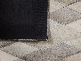 Kožený koberec 140 x 200 cm béžová/sivá MALDAN Beliani