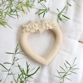 A Little Lovely Company Hryzátko: Srdiečko krémová