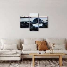 Obraz sklenené gule na skale (90x60 cm)